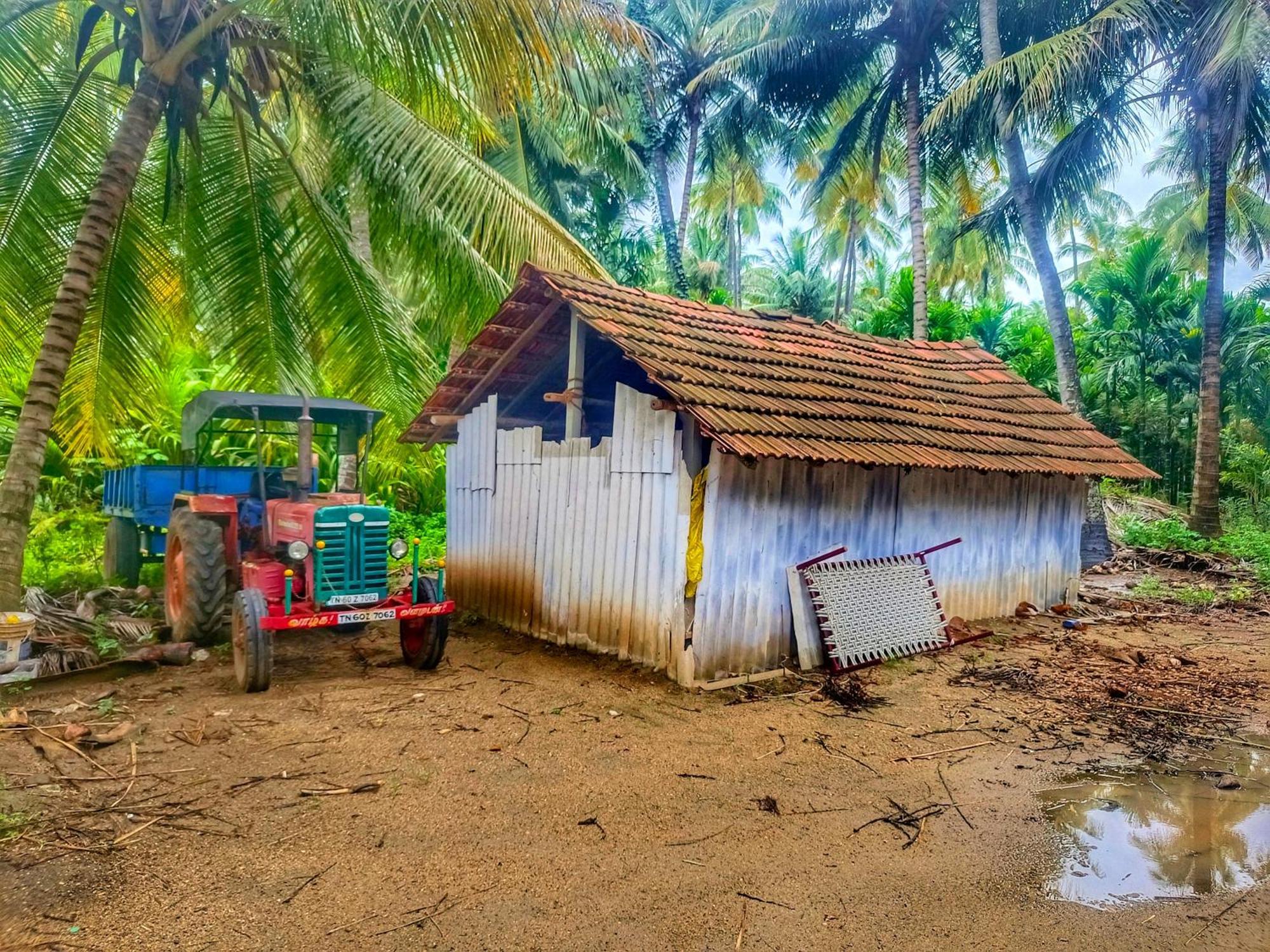 Shivalaya Farmstay Located Amdist Coconut Farm With River Access Near Isha,Adiyogi,Siruvani Alāndurai Exterior foto